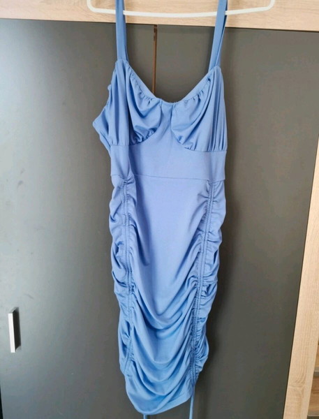 μπλε στενό φόρεμα με σούρες bodycon