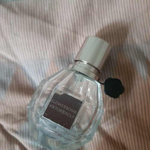 Flowerbomb Viktor & Rolf bottle used, empty for collection