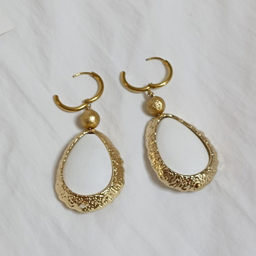 Women's earrings with white drop and gold-tone frame, stainless clasp