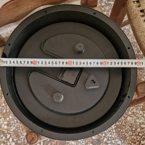 Wall clock like new, analog