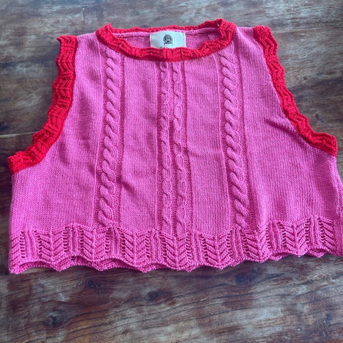 Karavan knitted short top new, red and pink