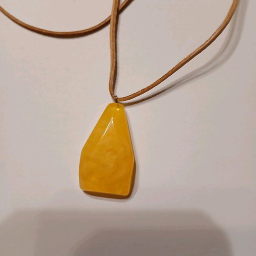 Necklace made of artificial amber new