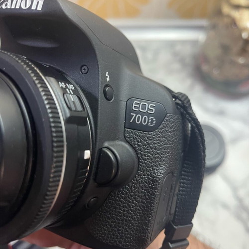 Canon 700D used with two lenses 18-55 and 24mm, two batteries