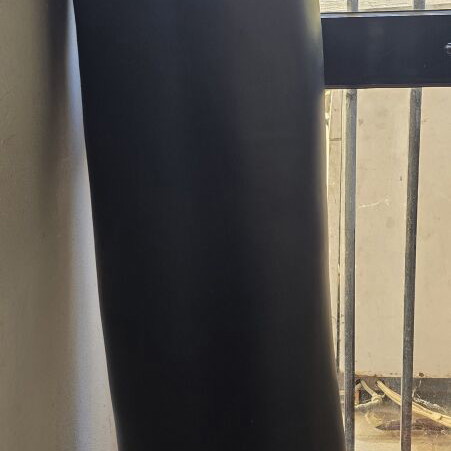 Boxing bag like new, 56kg, 1.5 meters height with chains