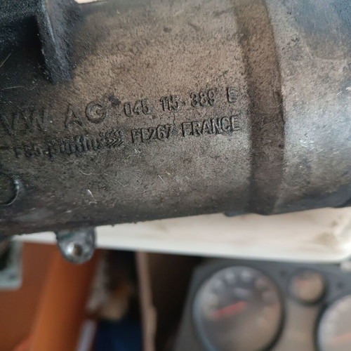 Oil filter base for Group VAG '05-'11 like new, code 045115389E