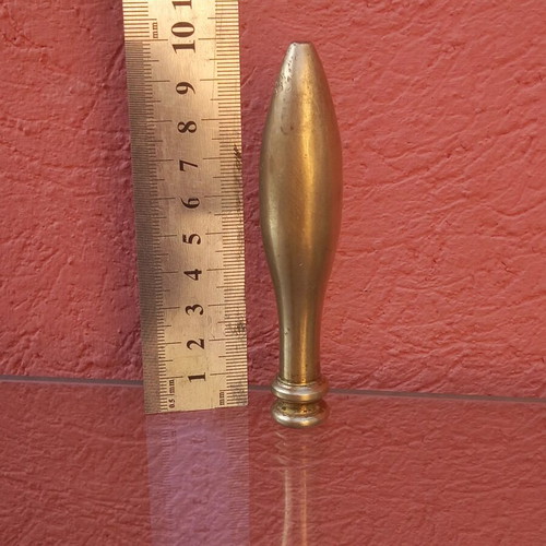 Brass finial used, with thick base