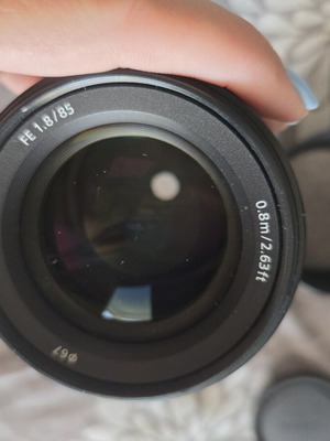 Sony FE 85mm f/1.8 lens like new