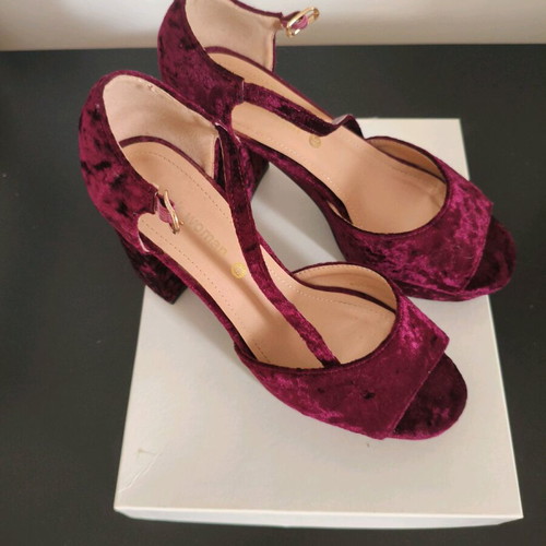Velvet sandals burgundy like new, size 38, 9cm heel