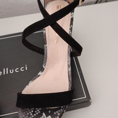 Beatris sandals new, size 38, black and white