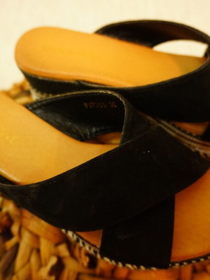 Flatform mules size 36 black boho style like new
