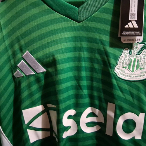 Newcastle Away Jersey new, size Large