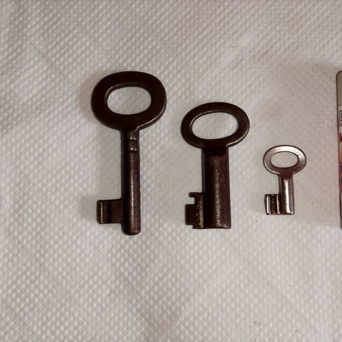 Antique keys used, pack of 3, 1920-1940, collectible