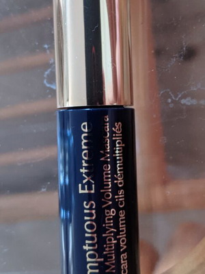 Mascara Estée Lauder Sumptuous Extreme 01 Extreme Black new