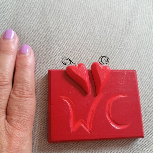 Wooden WC sign with hearts, red, like new
