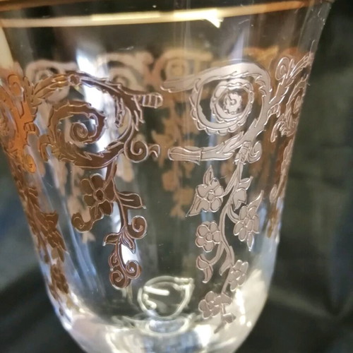Italian crystal glasses like new, 16 pieces with embossed designs