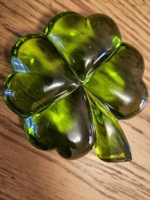 Baccarat clover like new