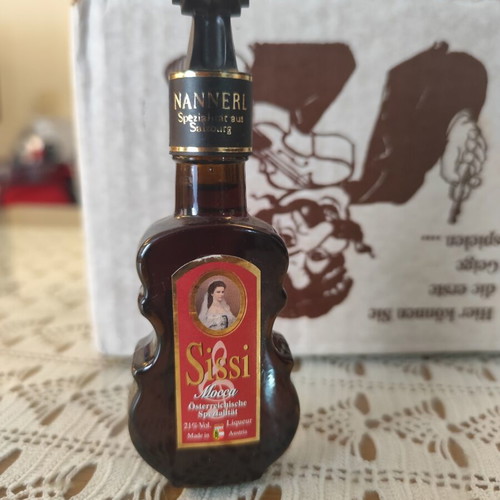 Nannerl Mocca Liqueur Miniature 40ml, like new, collectible