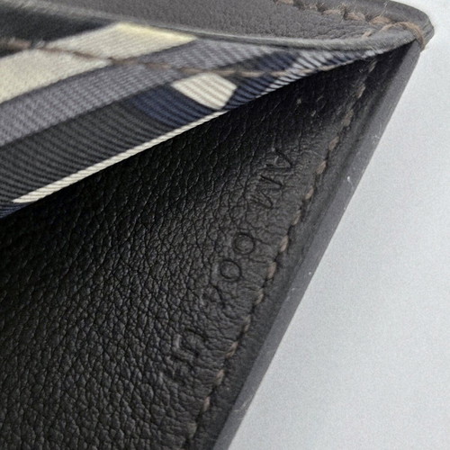 Hermes wallet like new, brown leather with silk lining