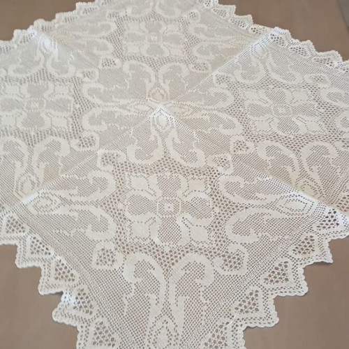 Crocheted table runner set with napkins new
