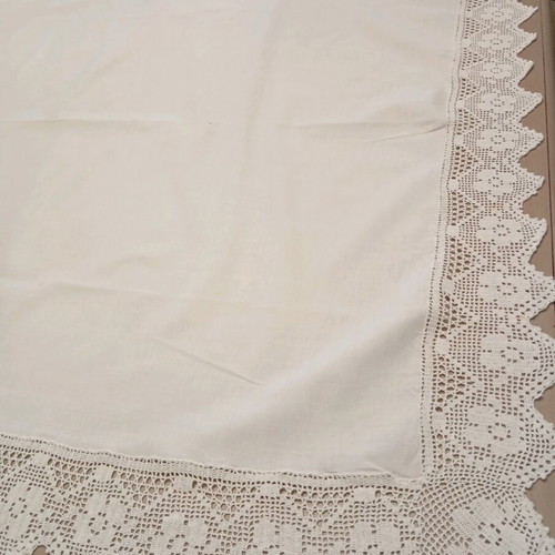 Set of handmade crochet doily and square new with daisy design