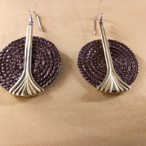 Earrings with raffia straw and metal like new, brown and gold