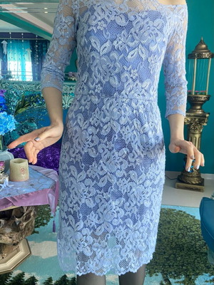 Ciel lace midi dress used, fitted with 3/4 sleeves