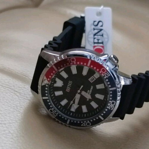 Men's quartz watch new with two-tone bezel and silicone strap
