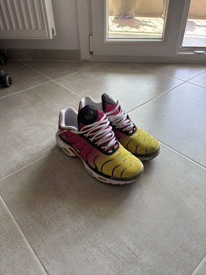 Nike TN sneakers new, yellow and red