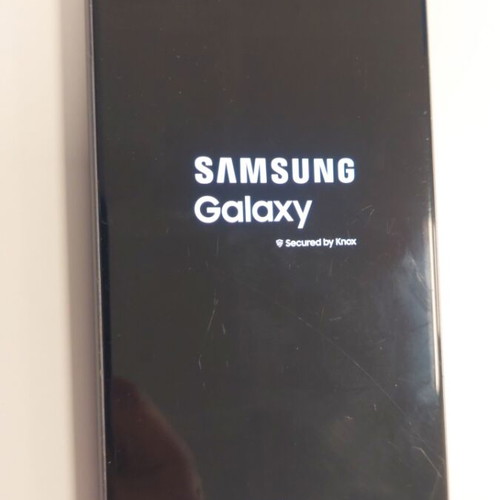 Samsung Galaxy S21 FE 5G with broken screen for parts