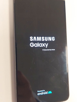 Samsung Galaxy S21 FE 5G with broken screen for parts