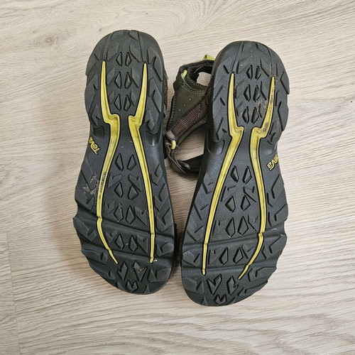 Teva Tanza sandals like new, size 40, olive green