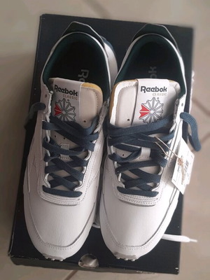 Reebok athletic shoes new, white with petrol laces, size 39