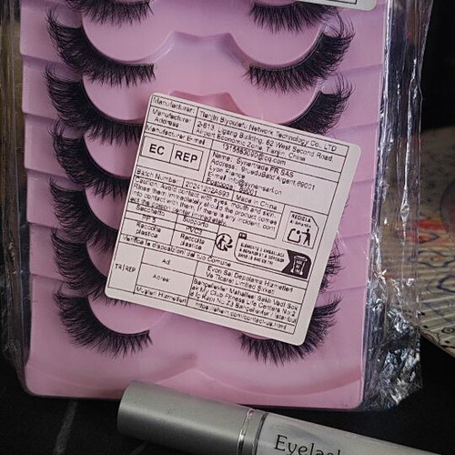 Eyelashes and glue new, pack of 9 pairs for cat eyes