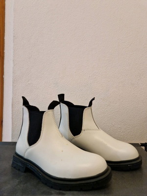 Wrangler white boots used, size 36