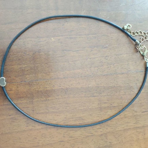 Choker necklace used with heart pendant