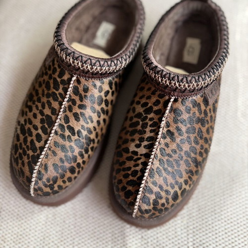 Ugg leopard slippers size 40 like new, brown