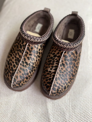 Ugg leopard slippers size 40 like new, brown