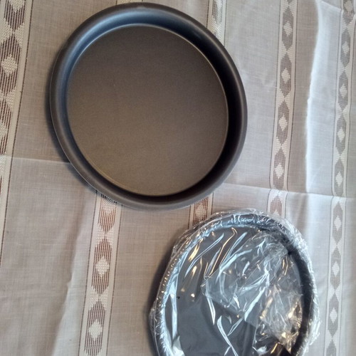Nonstick baking pans new, set of two, 30 cm circumference