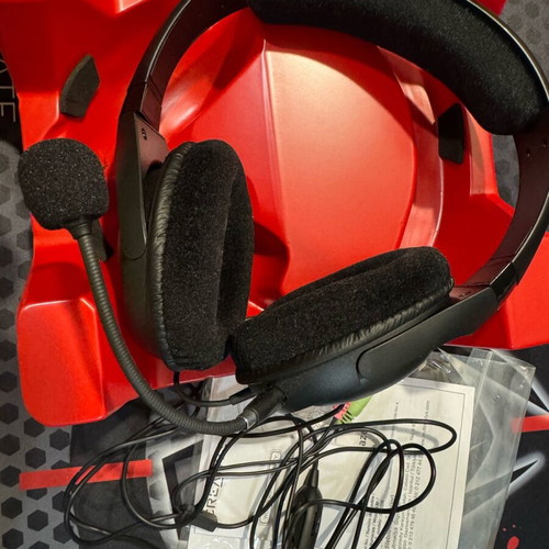Blaze Creative headset like new with 3mm jack