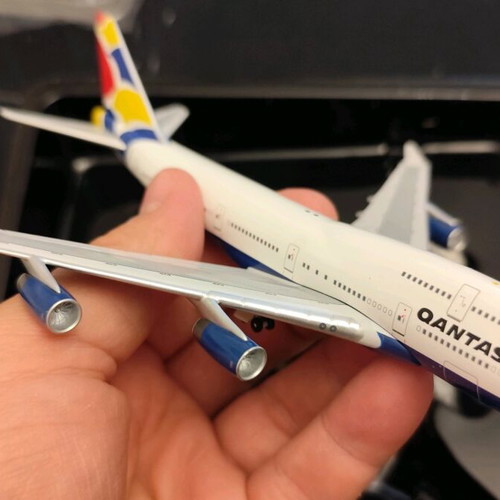 British Airways Qantas B.747-400 1:400 scale miniature used