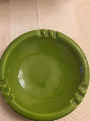 Ashtray used, green color, 0.19m perimeter