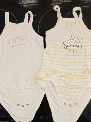 Δύο καλοκαιρινά κορμάκια για κορίτσι 9 μηνών Kiabi σαν καινούργια