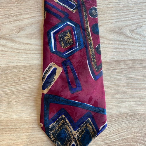Tie in like-new condition