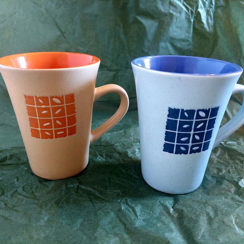 Mugs unused, set of 2 with embossed design