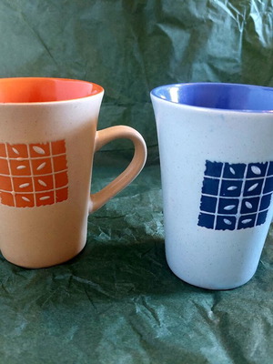 Mugs unused, set of 2 with embossed design