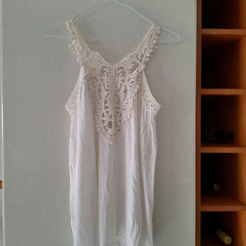 Attrattivo white sleeveless blouse used, knitted details