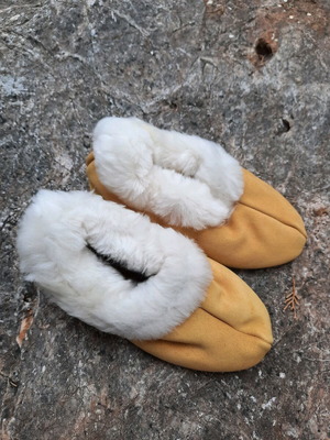 Children's sheepskin home slippers size 30 new