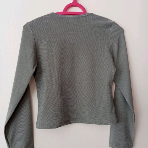 Grey top used with long sleeves in sizes S and M