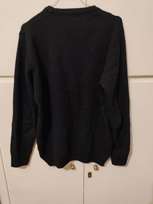 Run pullover medium black like new, very warm