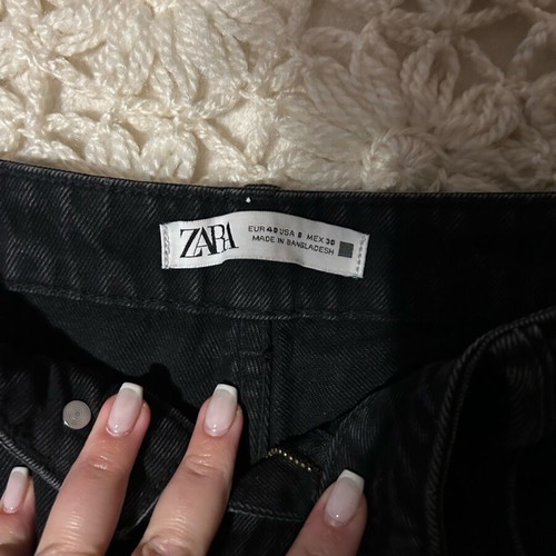 Zara women's black high-rise straight jeans like new, size L